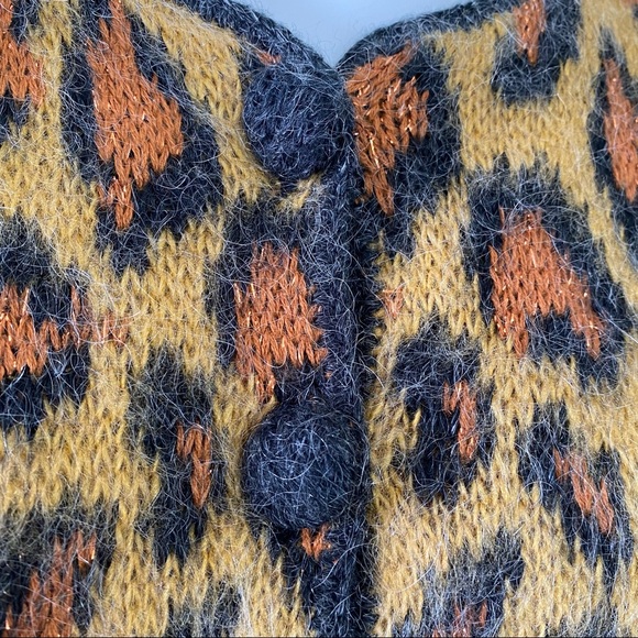 Anthro Button Front Cheetah Print Sweater with Metallic Shimmer Crop Cardigan M - Picture 6 of 12